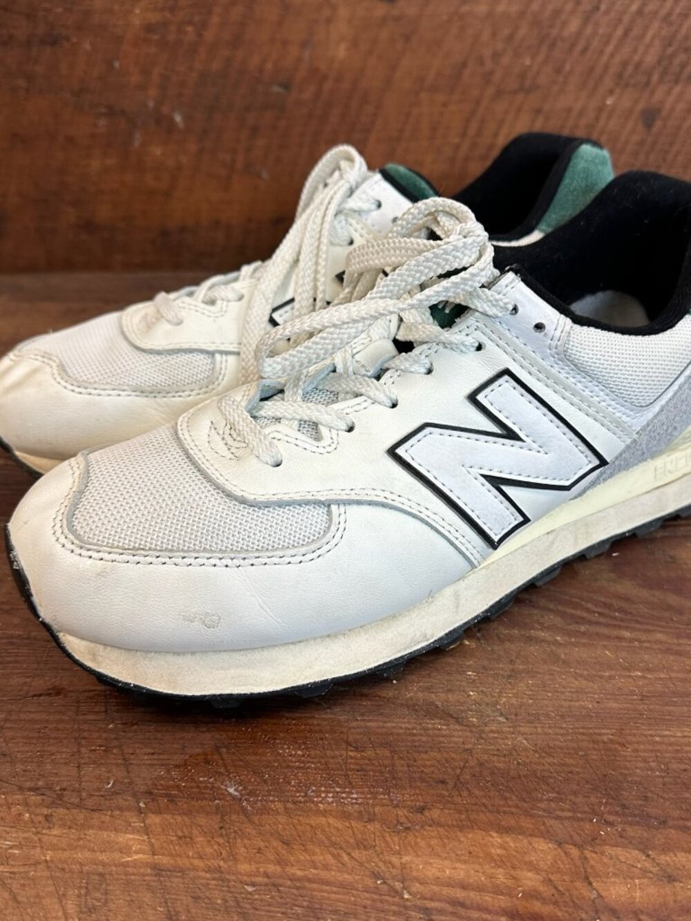 New Balance 574 White Green Lifestyle Sneakers U574VX2 Men's Size 9.5